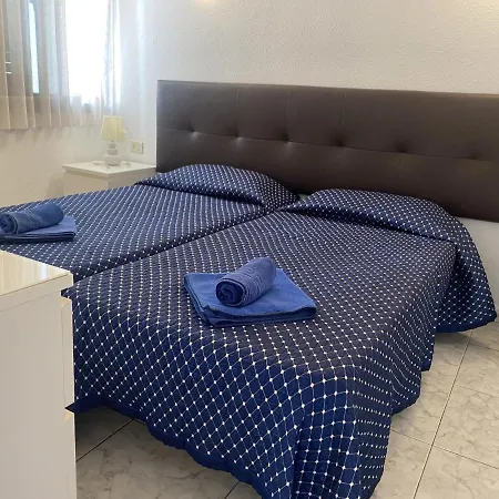 Апартаменты Lovely 1 Bed 5a1, Victoria Court 1, Cristianos, Tenerife *