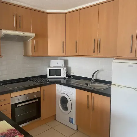 Lovely 1 Bed 5a1, Victoria Court 1, Cristianos, Tenerife Апартаменты *