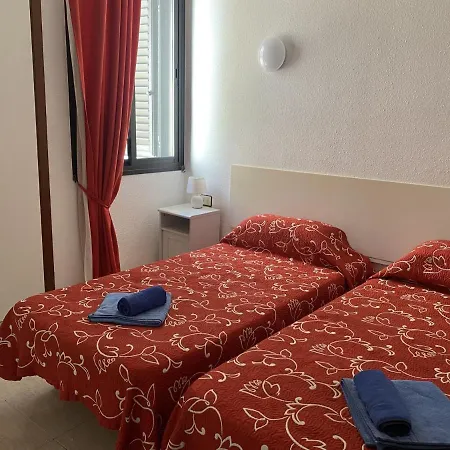 Self Catering Lovely Ground Floor 1 Bed 5a1, Cristianos, Tenerife Los Cristianos (Tenerife)