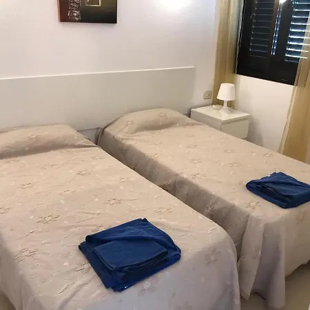 Self Catering Lovely Ground Floor 1 Bed 5a1, Cristianos, Tenerife *