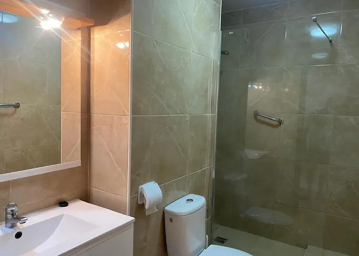 Lovely 1 Bed 5a1, Victoria Court 1, Cristianos, Tenerife شقة لوس كريستيانوس